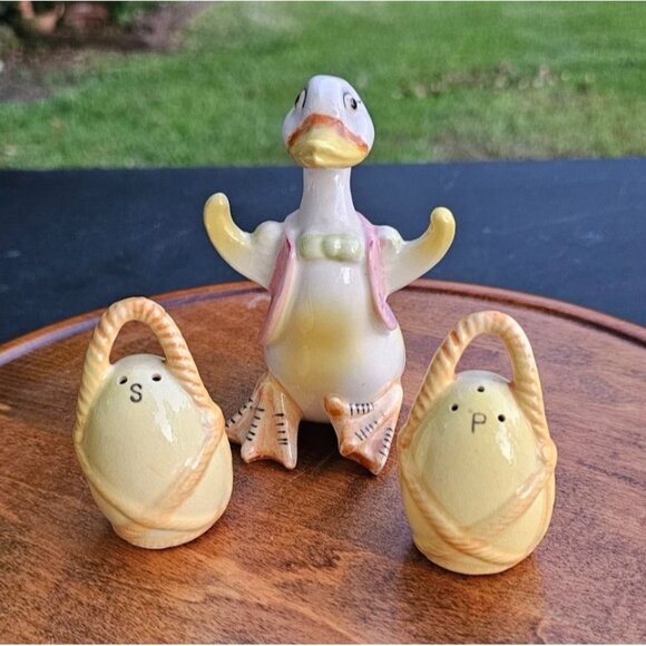 Vtg Anthropomorphic 3 Piece Duck w Eggs Salt and Pepper Shakers Japan - Picture 1 of 9